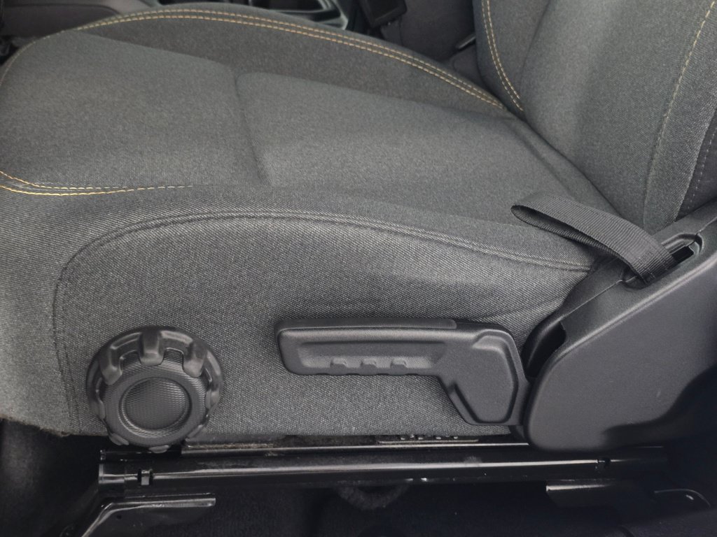 Used 2025 Jeep Wrangler Unlimited Sahara AWD/4WD image 36