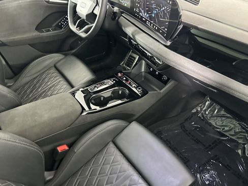 Used 2025 Audi SQ6 e-tron Premium Plus w/ Premium Plus image 15