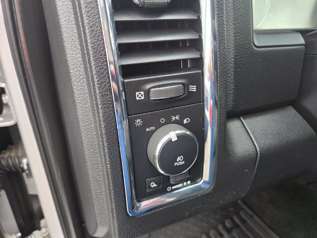Used 2016 RAM 1500 Laramie w/ Convenience Group AWD/4WD image 14
