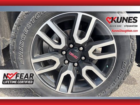 Used 2024 GMC Sierra 1500 AT4 w/ Technology Package AWD/4WD image 9