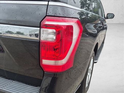 Used 2019 Ford Expedition XLT w/ Equipment Group 202A AWD/4WD image 12