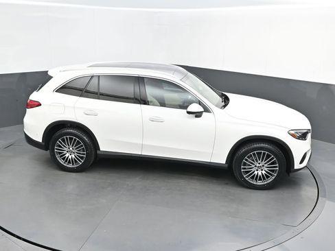 Used 2024 Mercedes-Benz GLC 300 4MATIC image 36