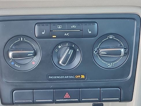 Used 2013 Volkswagen Beetle TDI image 8