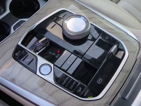 Certified 2025 BMW X7 xDrive40i w/ Executive Package AWD/4WD image 26