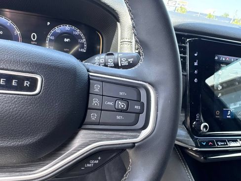 Used 2024 Jeep Wagoneer L Series II w/ Flexible Seating Group AWD/4WD image 16