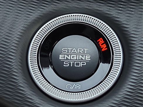 New 2025 Jeep Grand Cherokee Altitude image 19