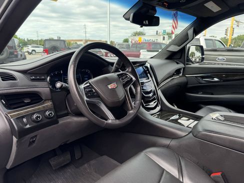Used 2019 Cadillac Escalade Platinum w/ Escalade Sport Edition AWD/4WD image 17