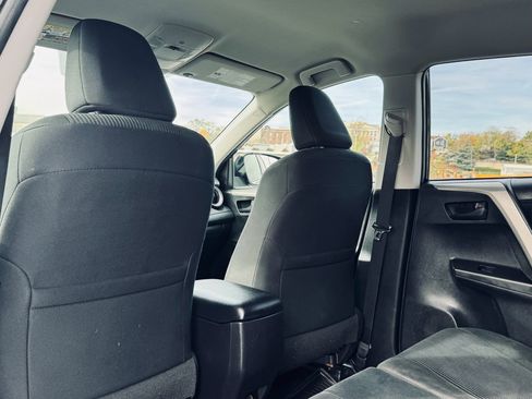 Used 2018 Toyota RAV4 LE image 26