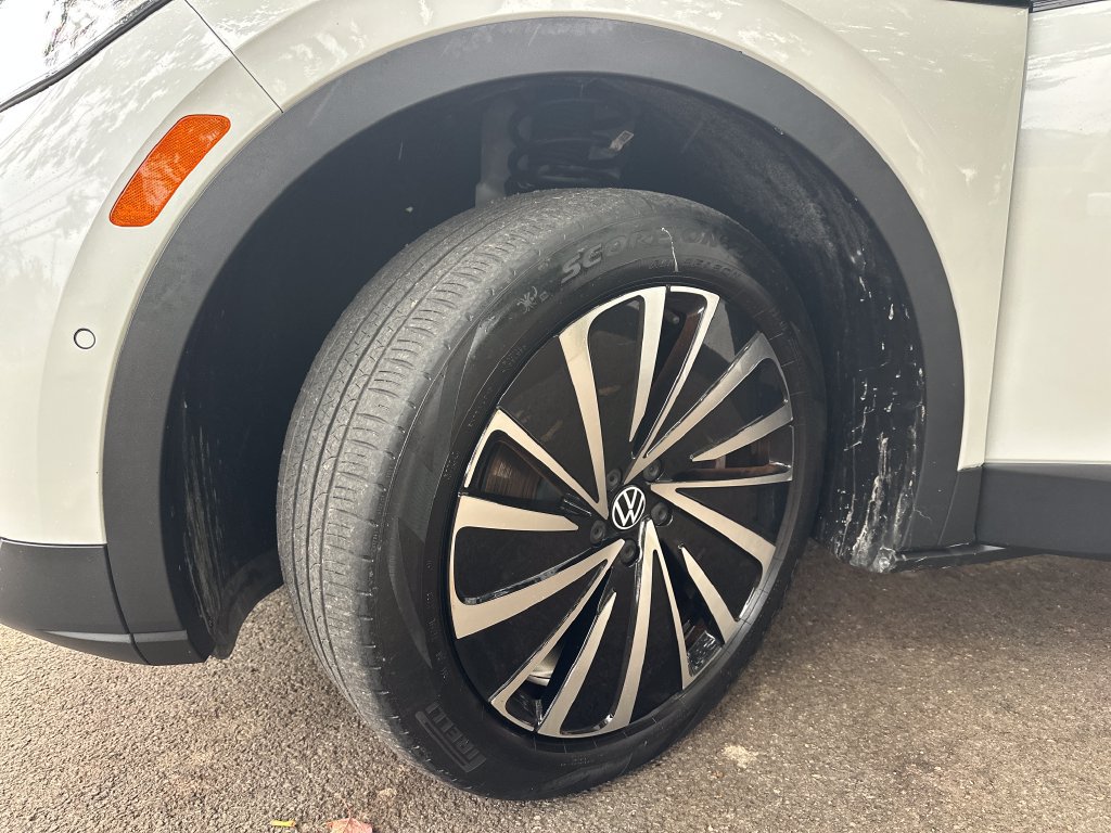 Used 2023 Volkswagen ID.4 Pro S Plus AWD/4WD image 8
