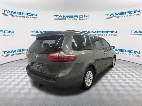 Used 2016 Toyota Sienna L image 5