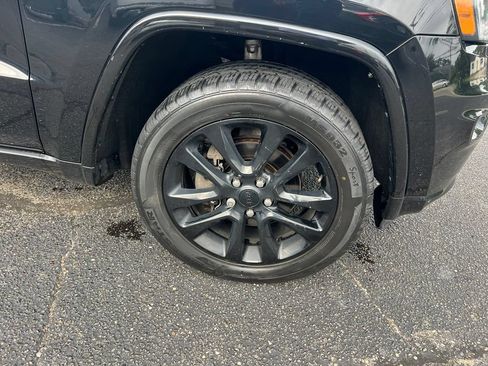 Used 2018 Jeep Grand Cherokee Altitude AWD/4WD image 11
