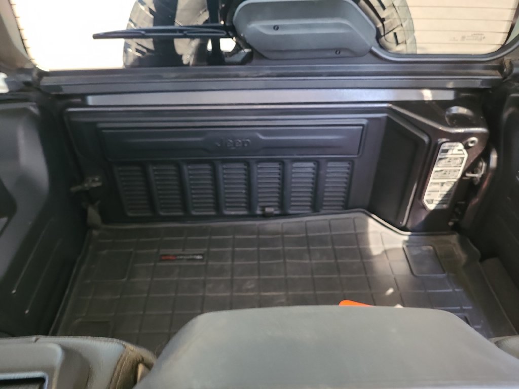 Used 2020 Jeep Wrangler Unlimited Sahara AWD/4WD image 30
