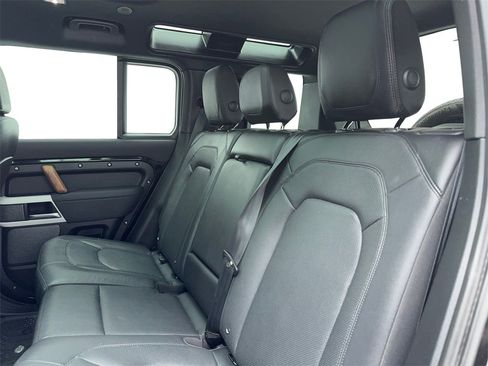 Used 2023 Land Rover Defender 110 S image 38