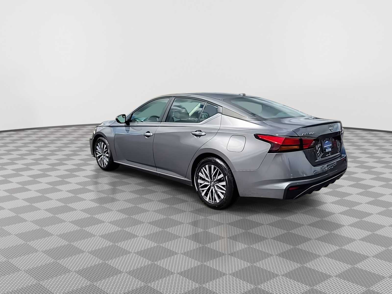 Used 2025 Nissan Altima 2.5 SV FWD image 6