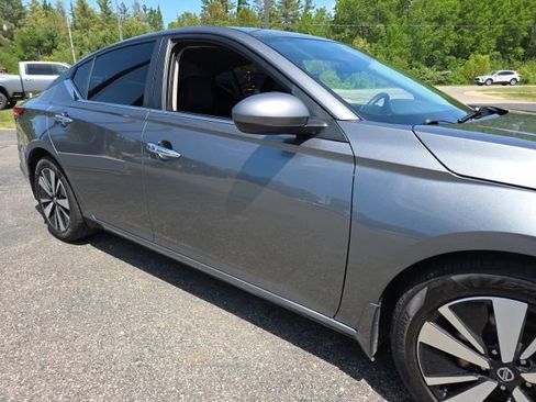 Used 2022 Nissan Altima 2.5 SV FWD image 11