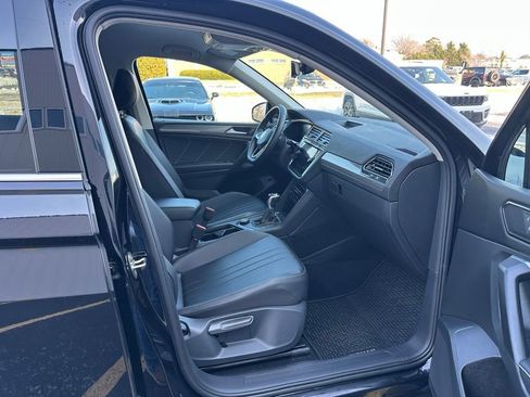 Used 2022 Volkswagen Tiguan SE image 20