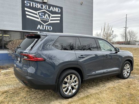 Used 2025 Toyota Grand Highlander AWD image 7