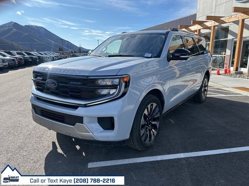 Used 2025 Ford Expedition Max Platinum w/ Driver's Package image 3