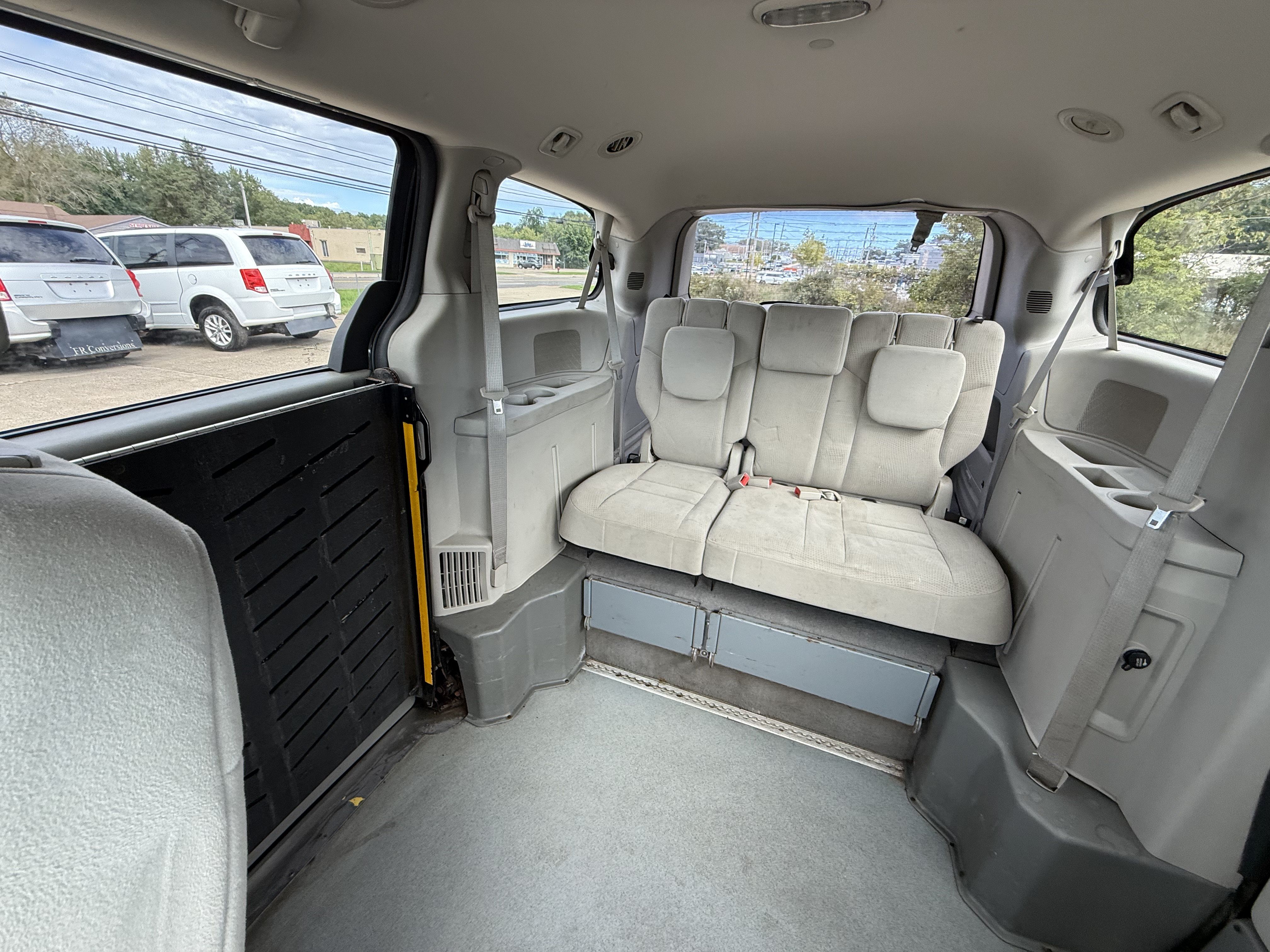 Used 2014 Dodge Grand Caravan SE w/ Quick Order Package 29E SE FWD image 23
