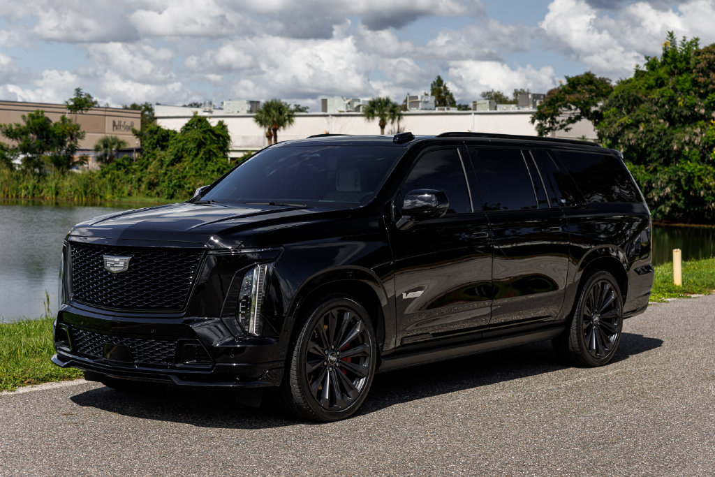 Used 2025 Cadillac Escalade ESV V AWD/4WD image 7