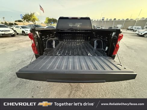 Used 2024 Chevrolet Silverado 1500 LT w/ Z71 Off-Road Package AWD/4WD image 31