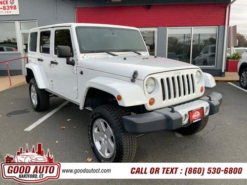 Used 2012 Jeep Wrangler Unlimited Sahara w/ Connectivity Group AWD/4WD image 3