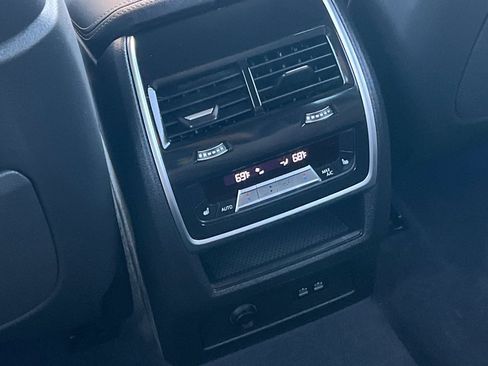 Used 2025 BMW X7 xDrive40i w/ Climate Comfort Package image 43