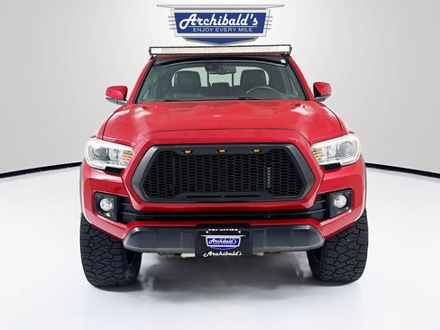 Used 2019 Toyota Tacoma TRD Off-Road w/ TRD Premium Off Road Package image 2