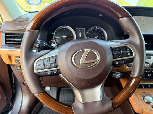 Used 2018 Lexus ES 350 w/ Ultra Luxury Package image 33