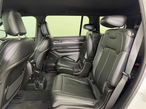 Used 2024 Jeep Grand Cherokee L Limited image 15