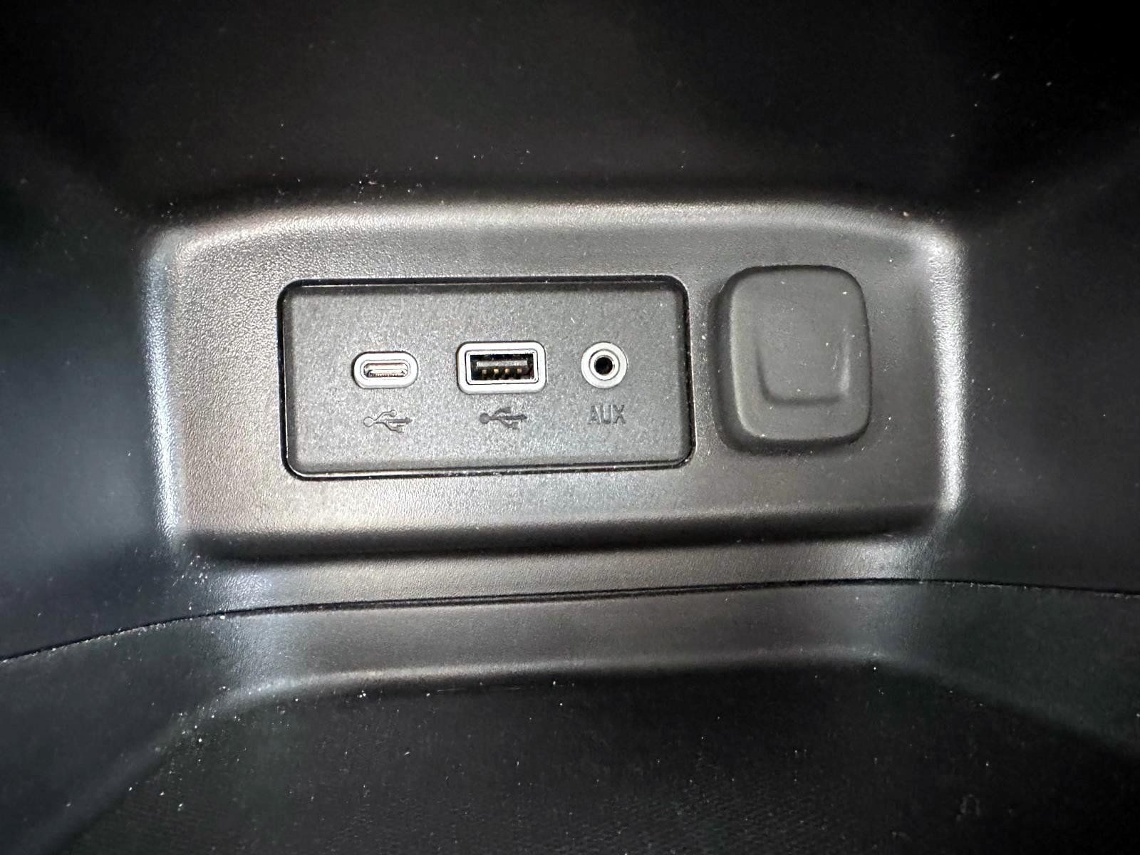 Used 2023 Chevrolet Equinox LS w/ LS Convenience Package AWD/4WD image 24