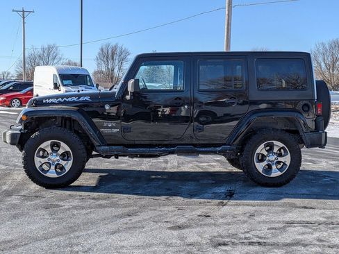 Used 2018 Jeep Wrangler Unlimited Sahara AWD/4WD image 4