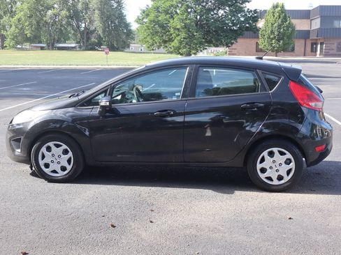 Used 2013 Ford Fiesta SE FWD image 9