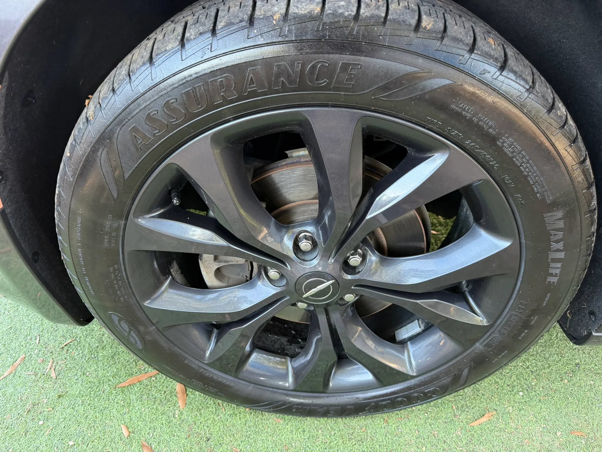 Used 2020 Chrysler Pacifica Touring-L w/ S Appearance Package FWD image 11