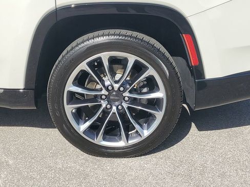 Used 2022 Jeep Wagoneer Series III w/ Premium Group I image 12