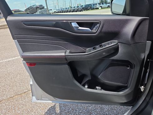 Used 2023 Ford Escape ST-Line FWD image 17
