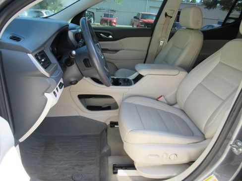 Used 2021 GMC Acadia Denali w/ Denali Technology Package FWD image 19
