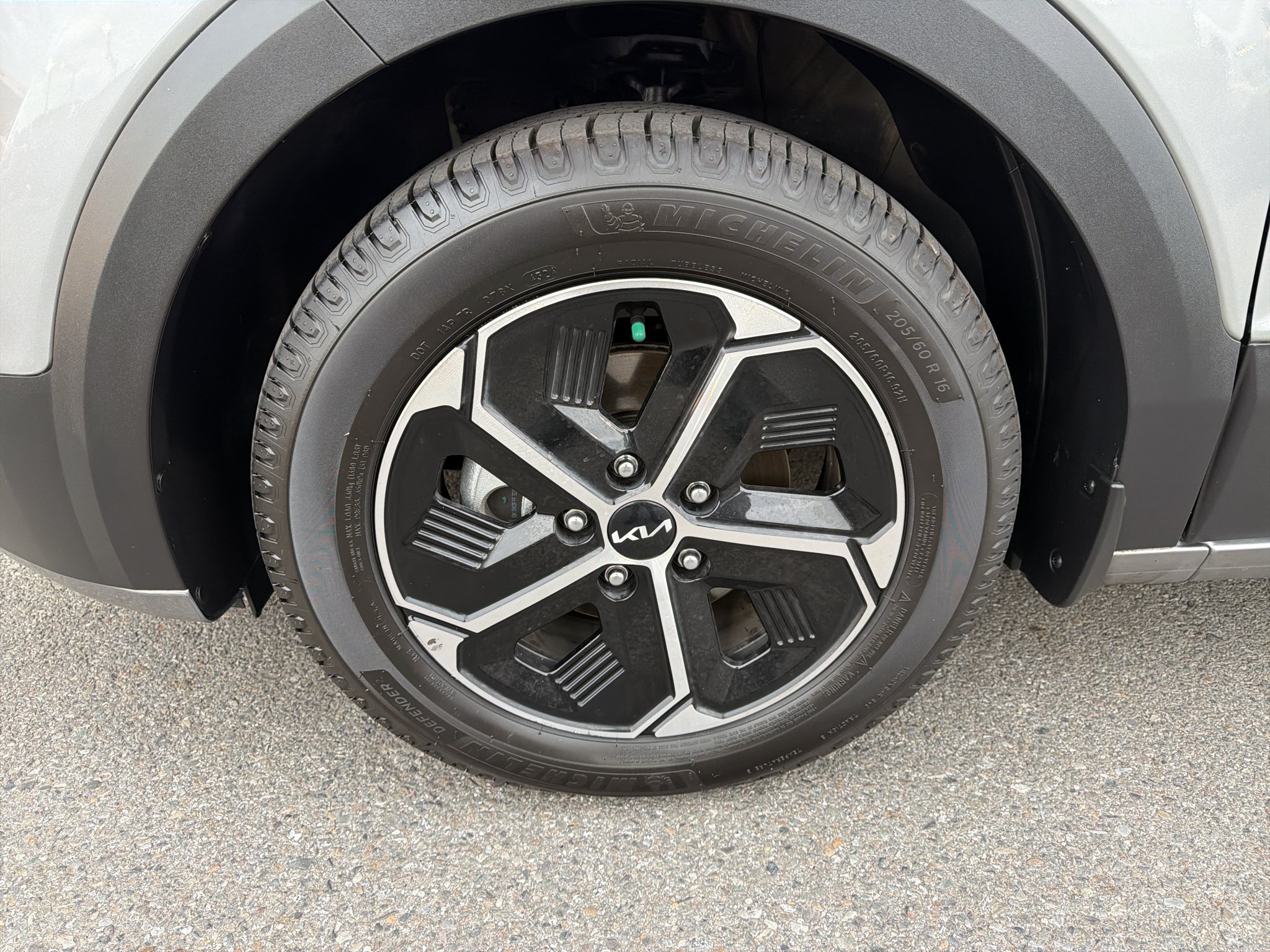 Certified 2024 Kia Niro EX FWD image 10