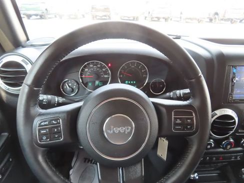 Used 2016 Jeep Wrangler Unlimited Rubicon w/ Connectivity Group AWD/4WD image 31