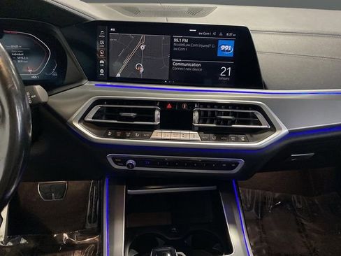 Used 2021 BMW X5 M50i image 9