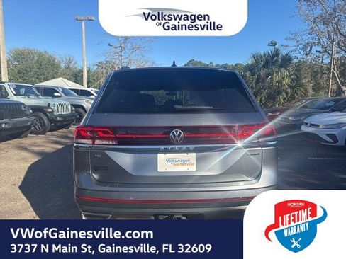 Certified 2025 Volkswagen Atlas SE image 5