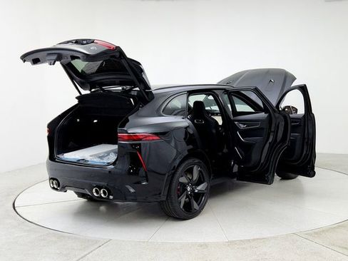 Certified 2025 Jaguar F-PACE SVR image 11
