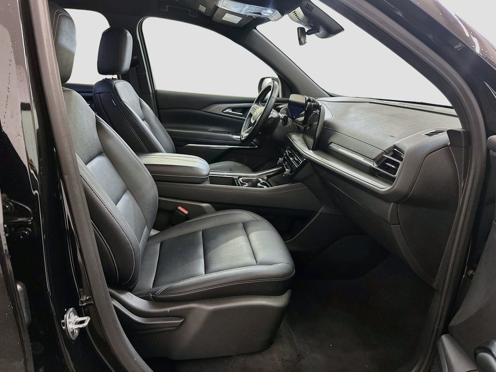 Used 2025 Chevrolet Traverse LT AWD/4WD image 34