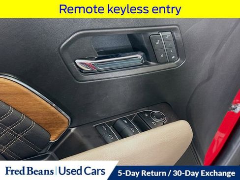 Used 2025 GMC Canyon Denali AWD/4WD image 22