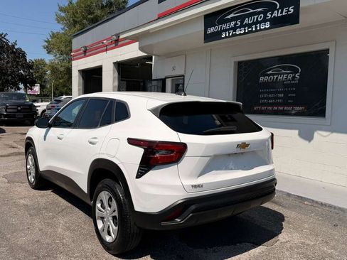 Used 2024 Chevrolet Trax LS w/ Driver Confidence Package FWD image 14