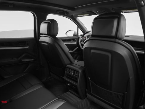 Used 2025 Porsche Cayenne image 23