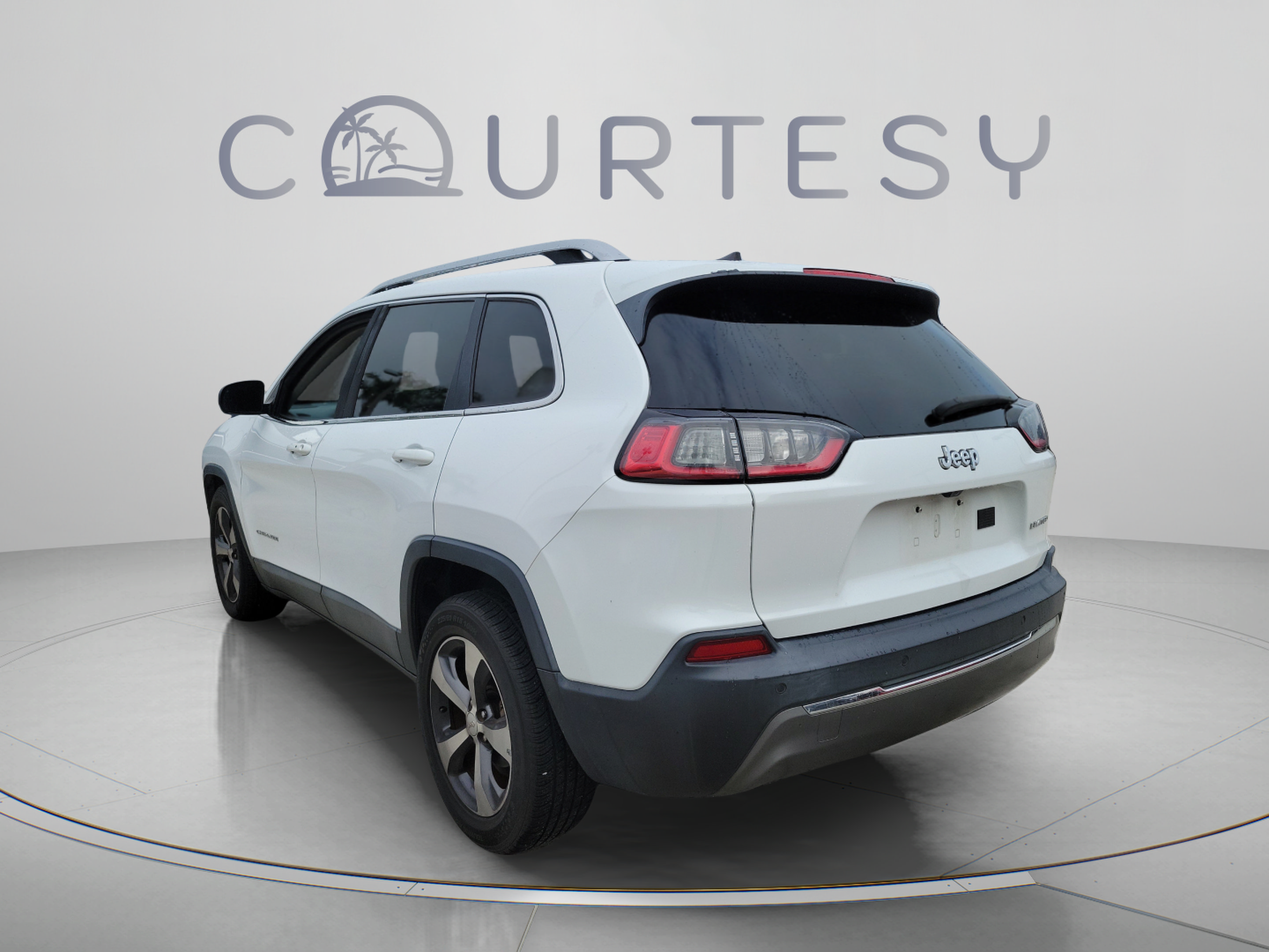 Used 2019 Jeep Cherokee Limited FWD image 2