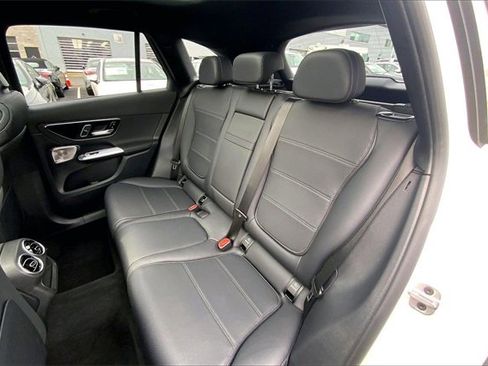 Used 2025 Mercedes-Benz GLC 300 4MATIC image 17