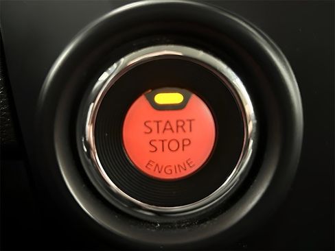 Used 2022 Nissan Titan SV image 15