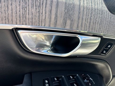 Used 2023 Volvo XC90 B6 Ultimate w/ Protection Package Premier image 13